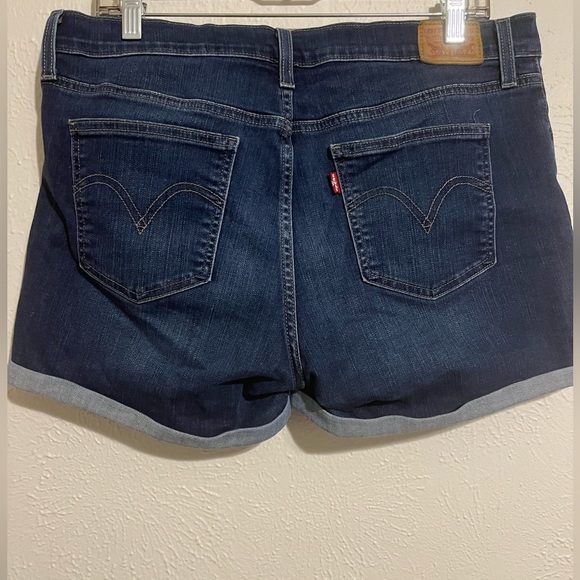 Levis Shorts - Picture 4 of 5